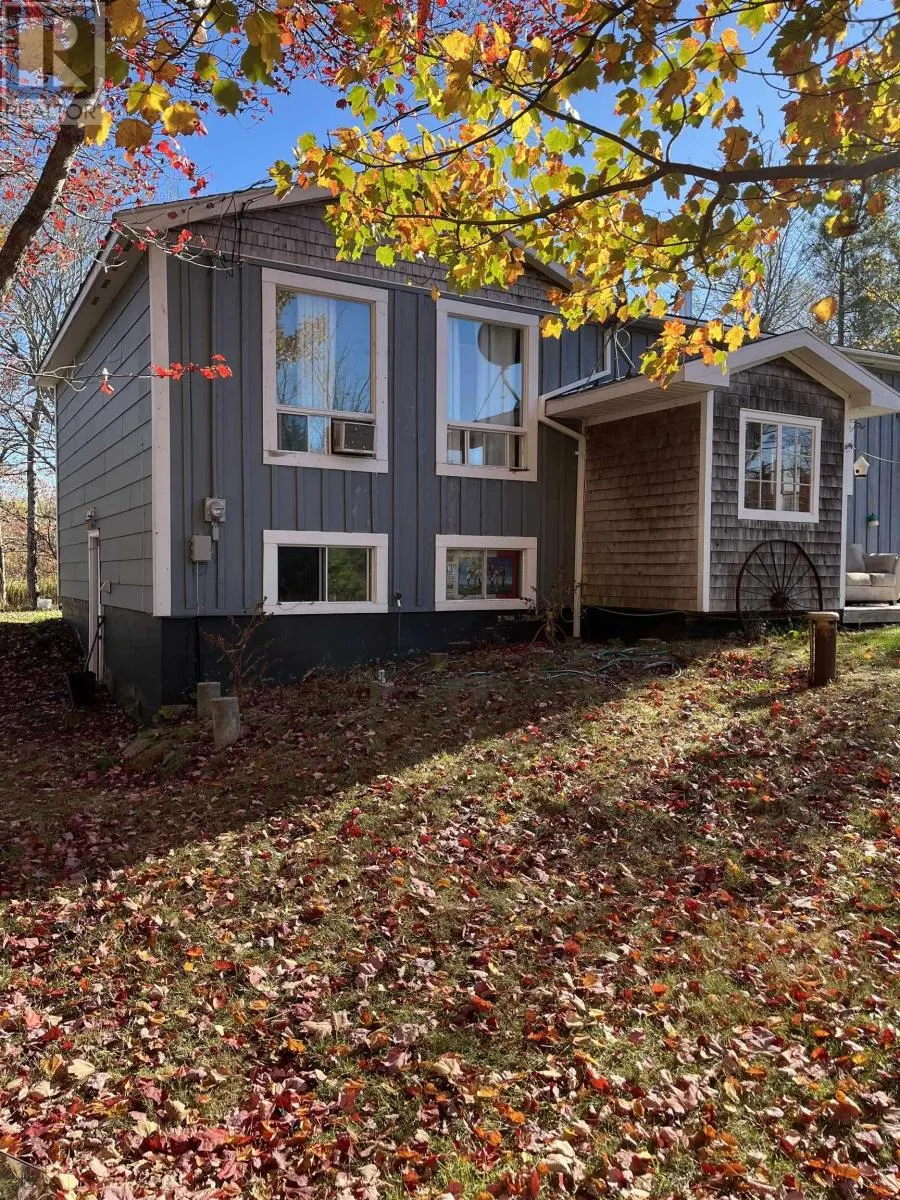 1496 Hampton Mountain Road