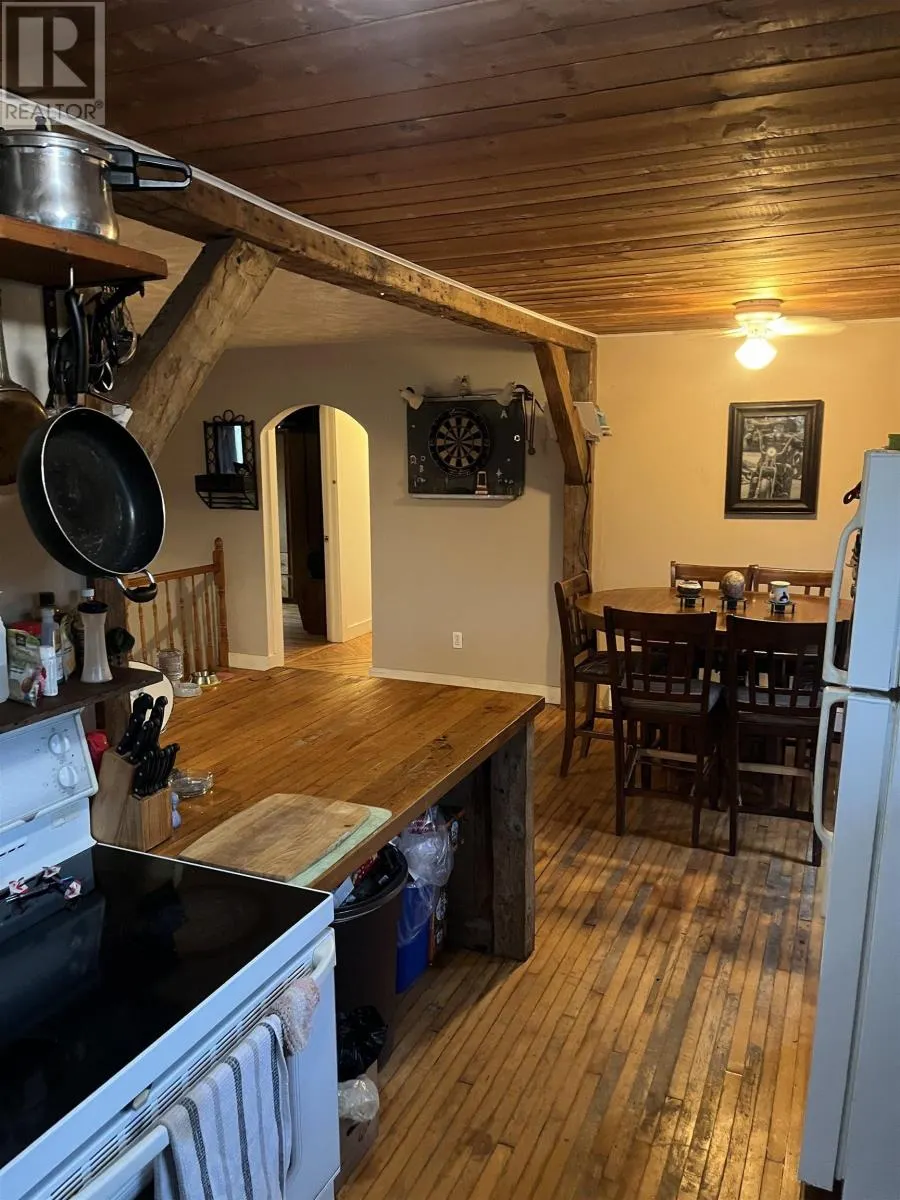 1496 Hampton Mountain Road