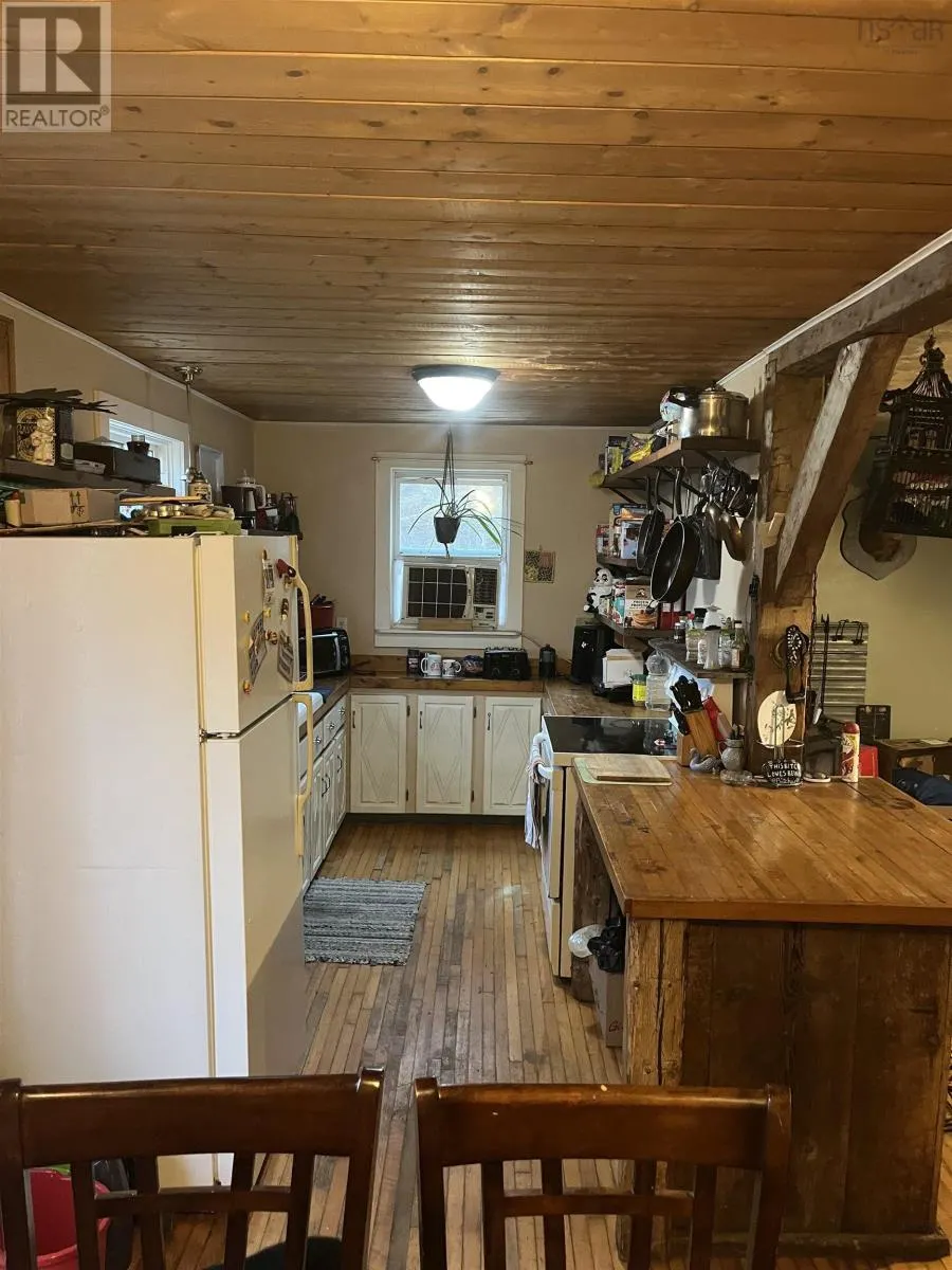 1496 Hampton Mountain Road