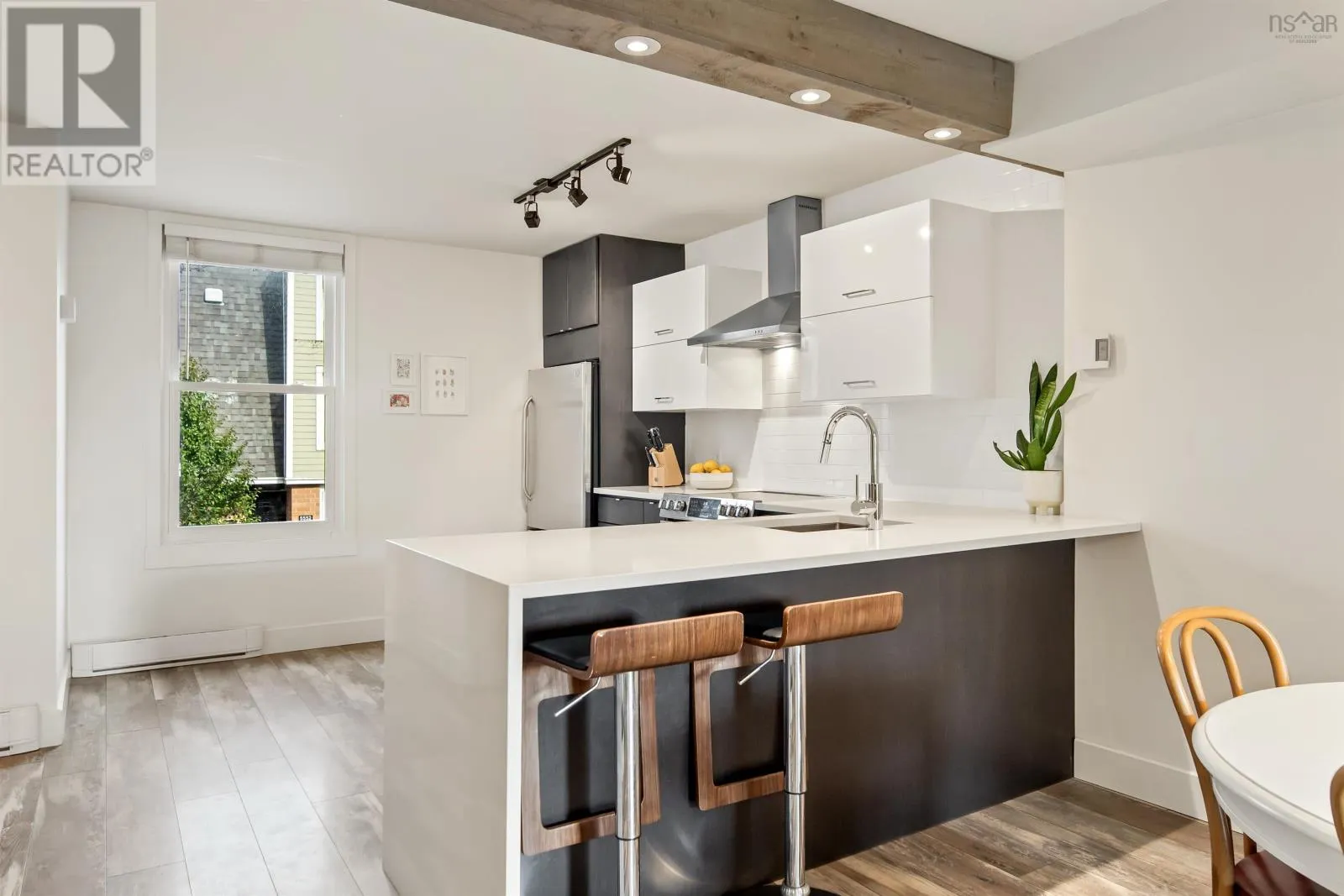 5551 Sentinel Square