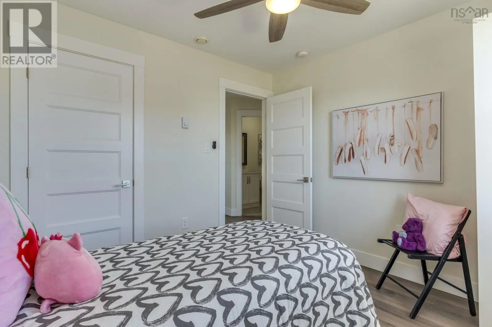 204 Titanium Crescent