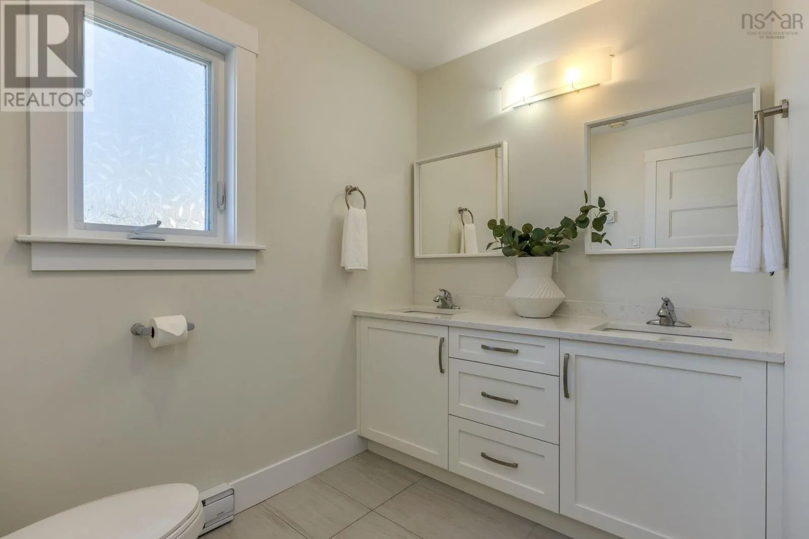 204 Titanium Crescent