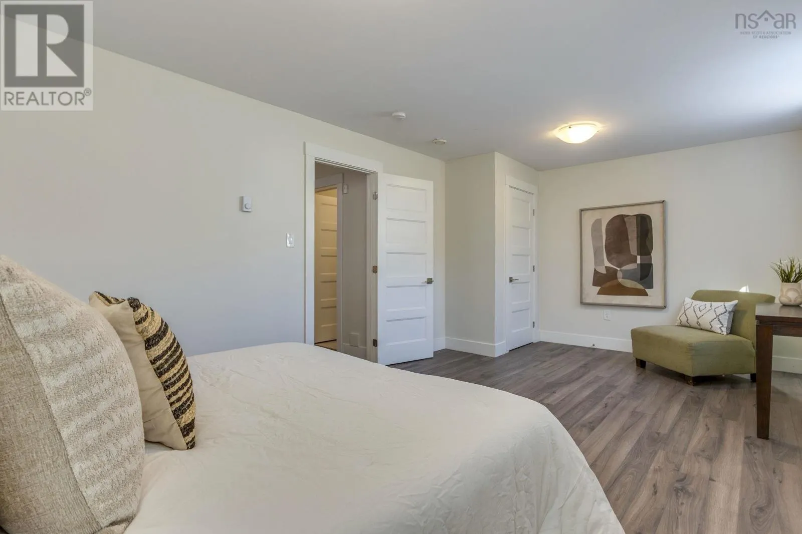 204 Titanium Crescent