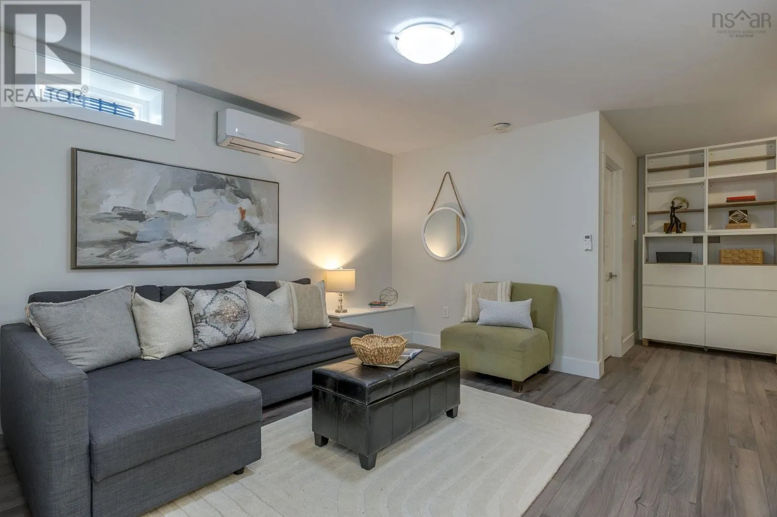 204 Titanium Crescent