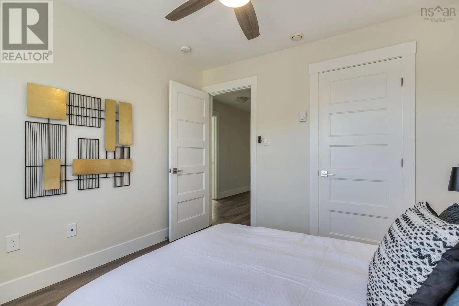 204 Titanium Crescent