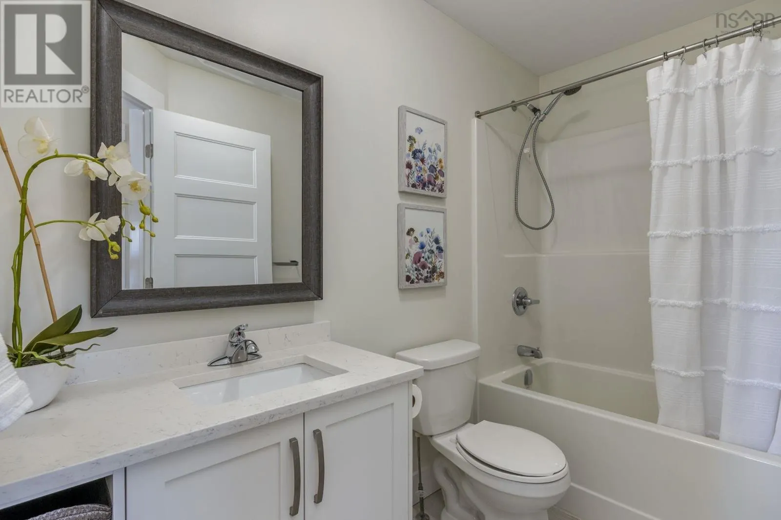 204 Titanium Crescent