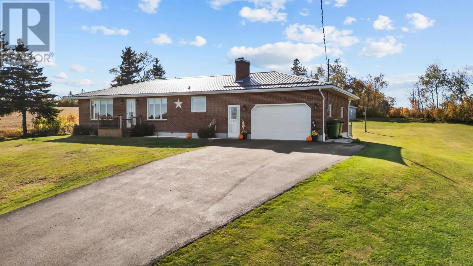 2389 Mackinnion Point Road