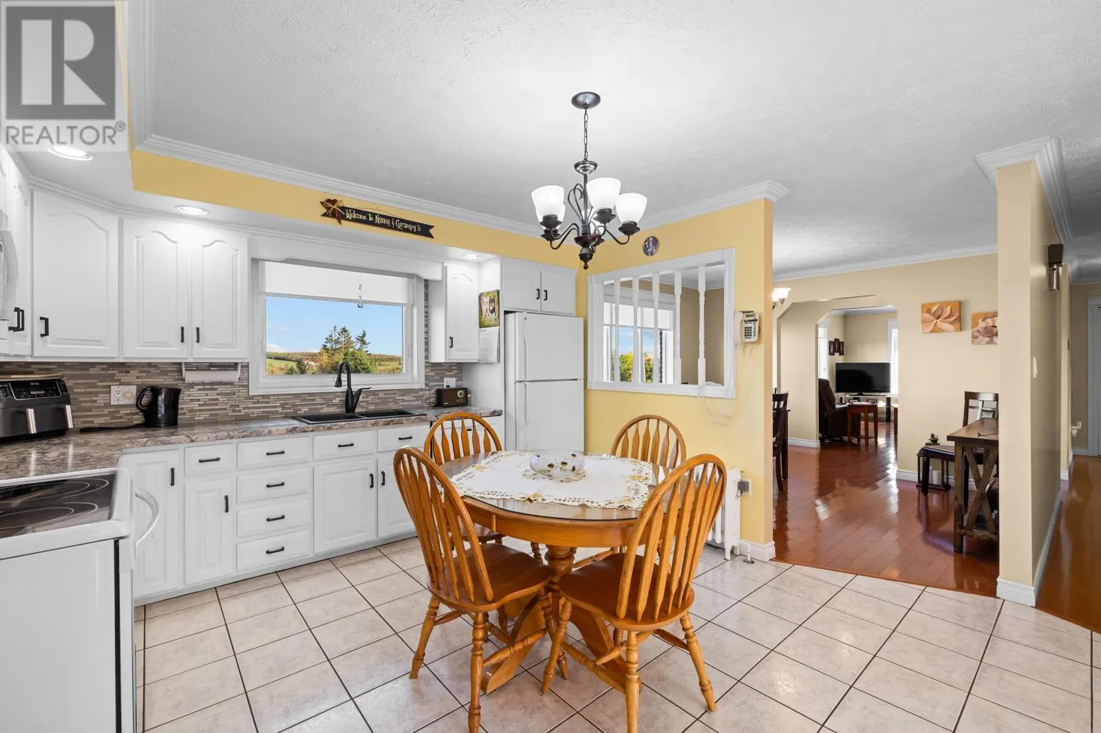 2389 Mackinnion Point Road