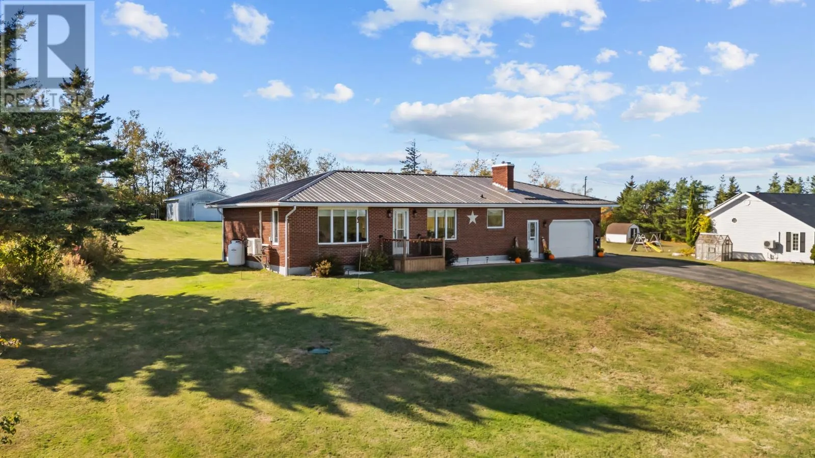 2389 Mackinnion Point Road
