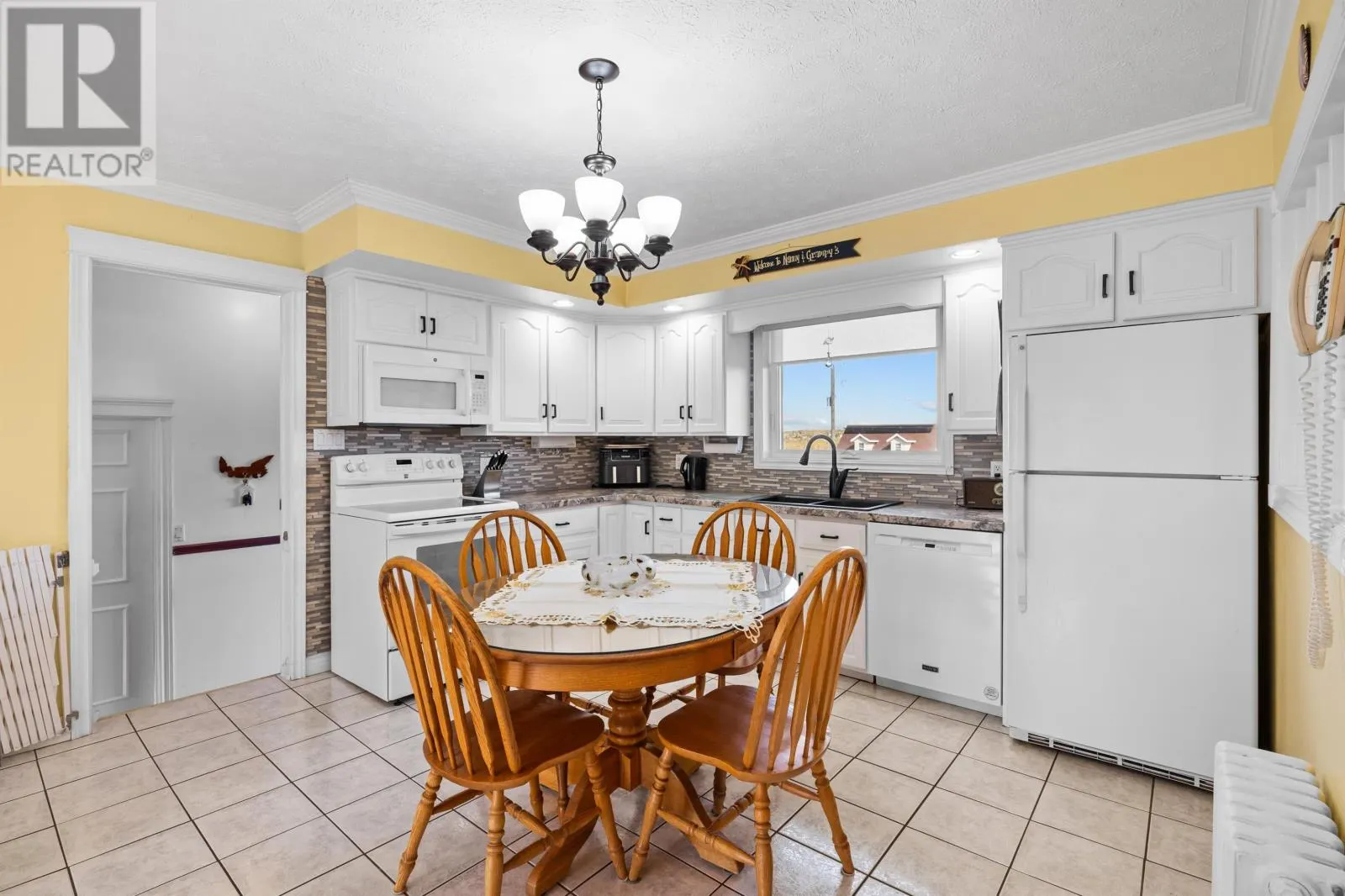 2389 Mackinnion Point Road