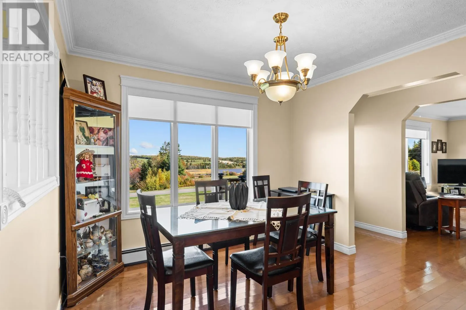 2389 Mackinnion Point Road
