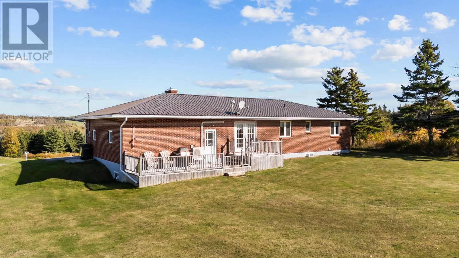 2389 Mackinnion Point Road