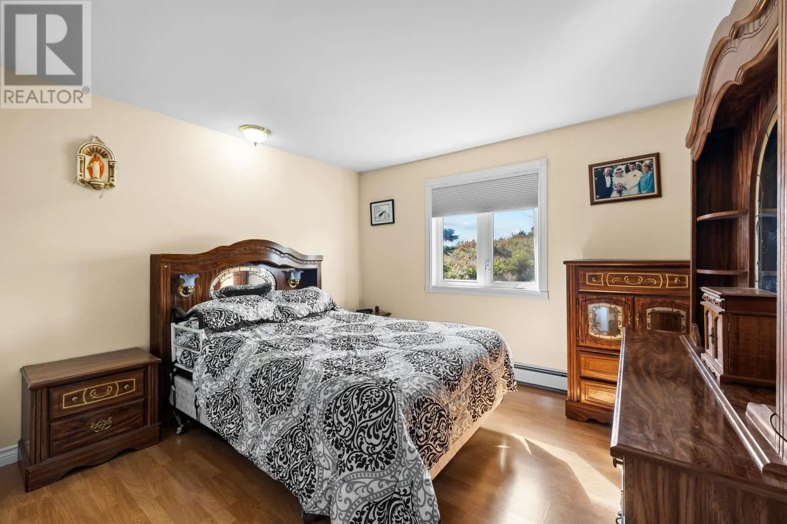 2389 Mackinnion Point Road