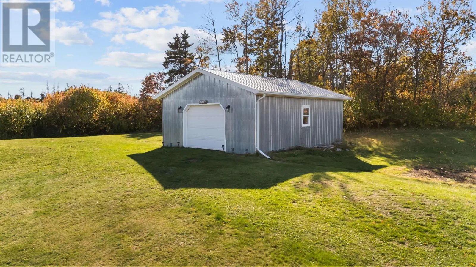 2389 Mackinnion Point Road