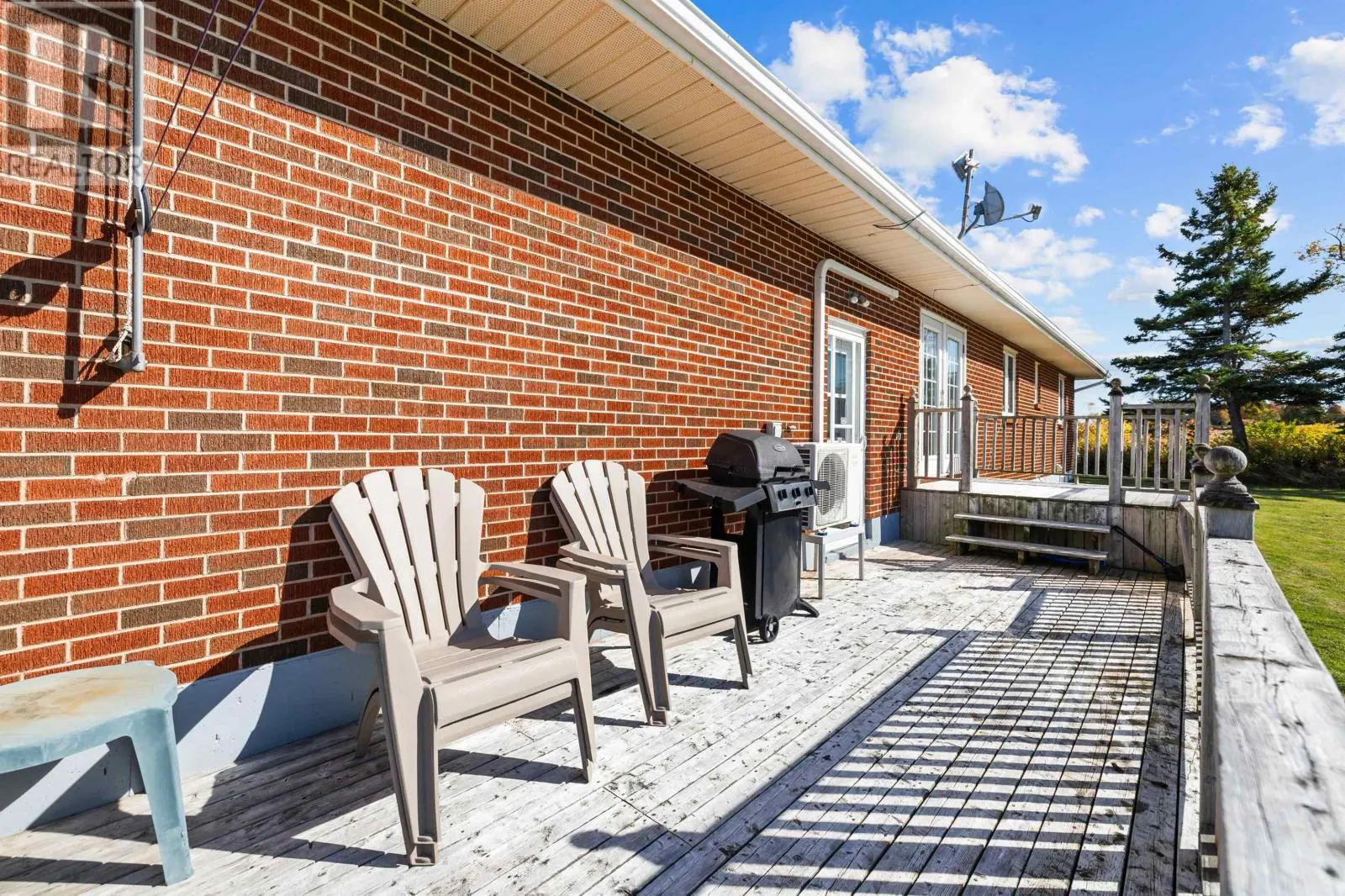 2389 Mackinnion Point Road