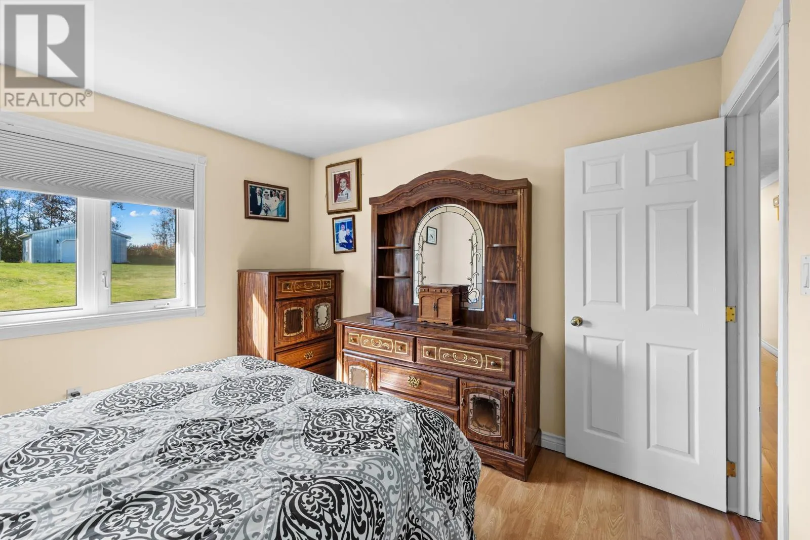 2389 Mackinnion Point Road