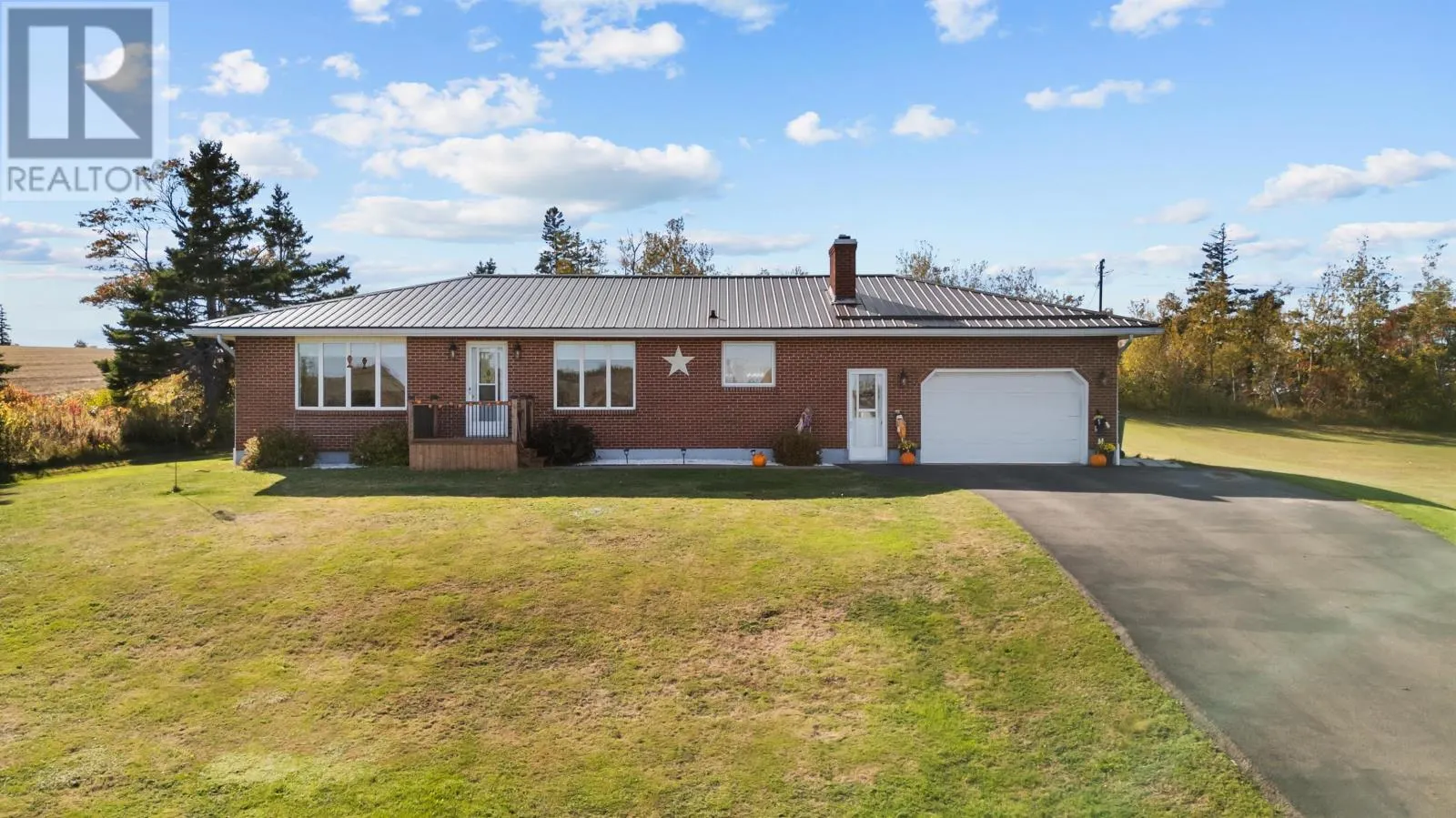 2389 Mackinnion Point Road