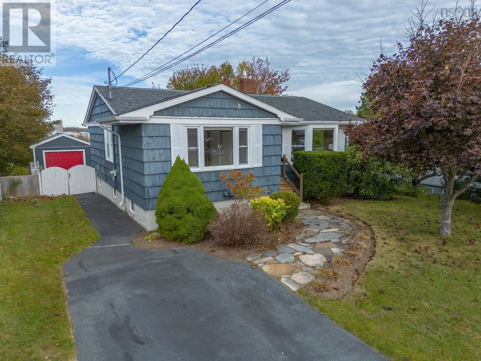 10 Sarnia Avenue