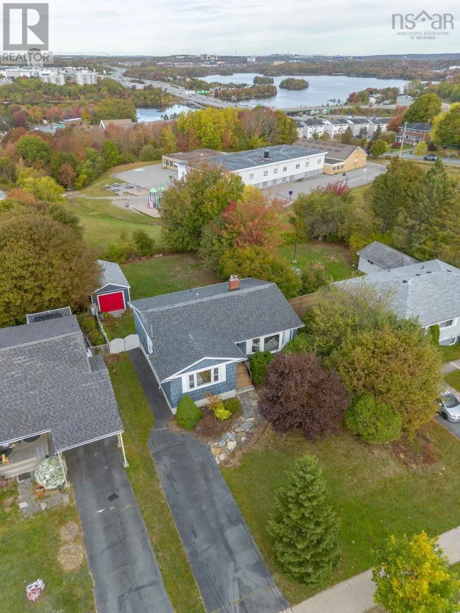 10 Sarnia Avenue