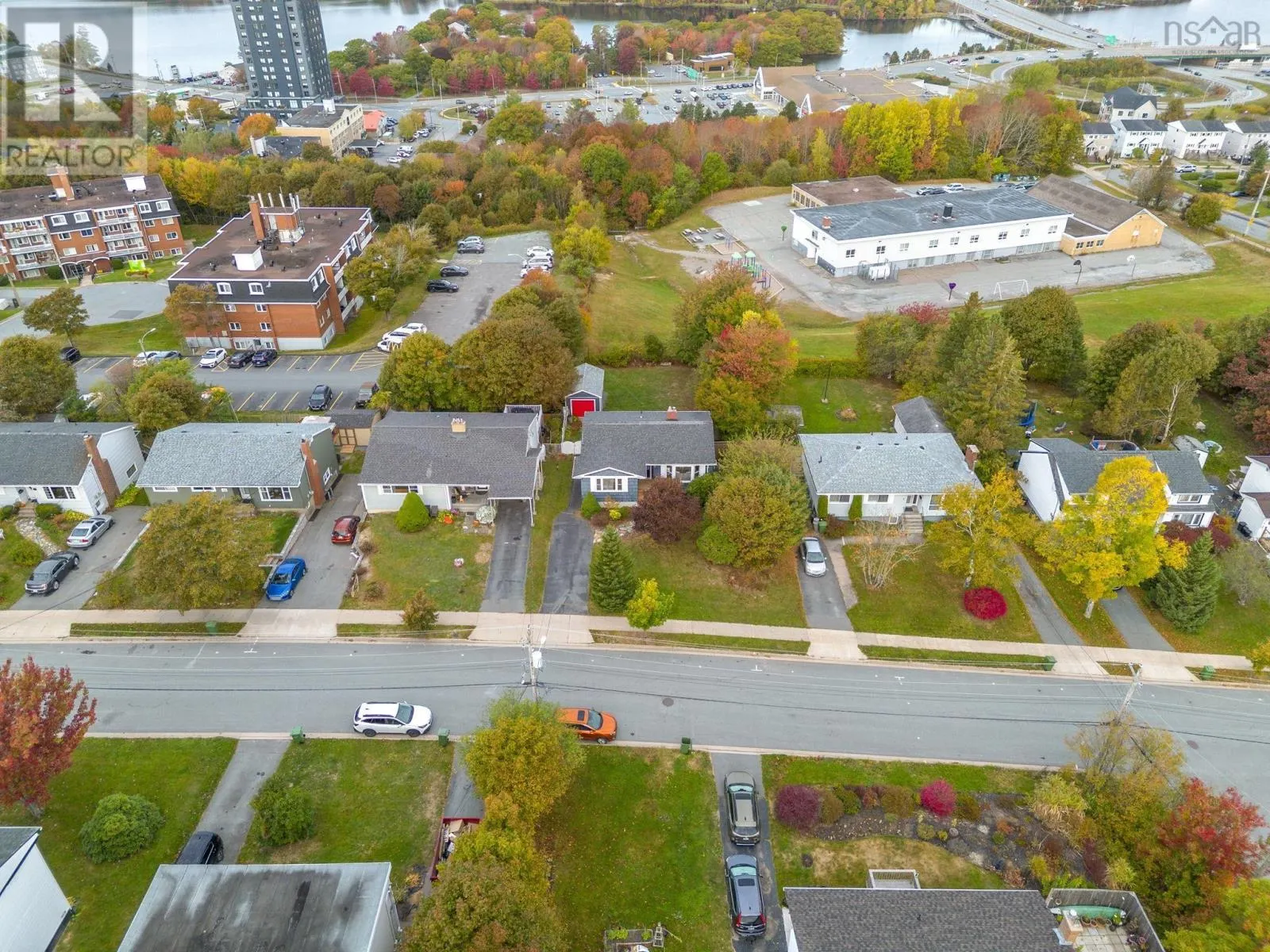 10 Sarnia Avenue