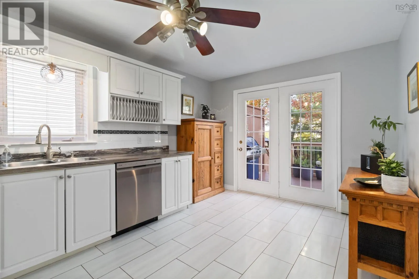 5 Roxham Close