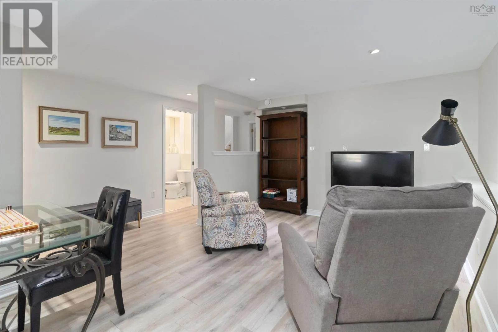 5 Roxham Close