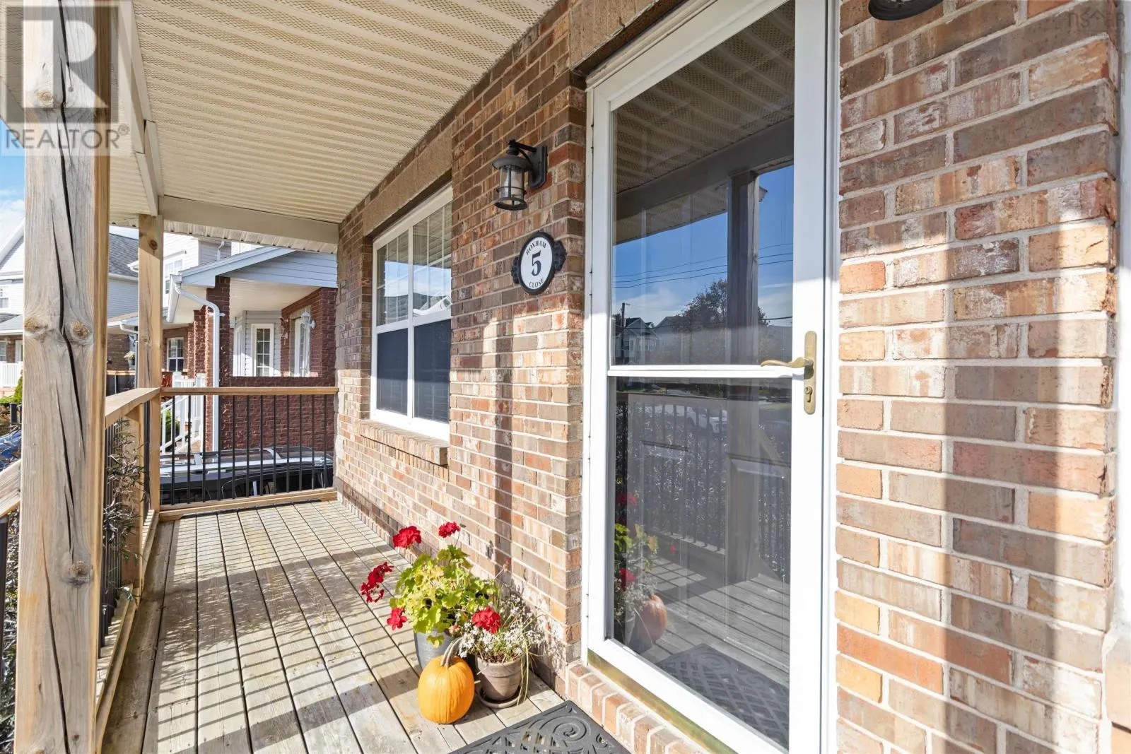 5 Roxham Close