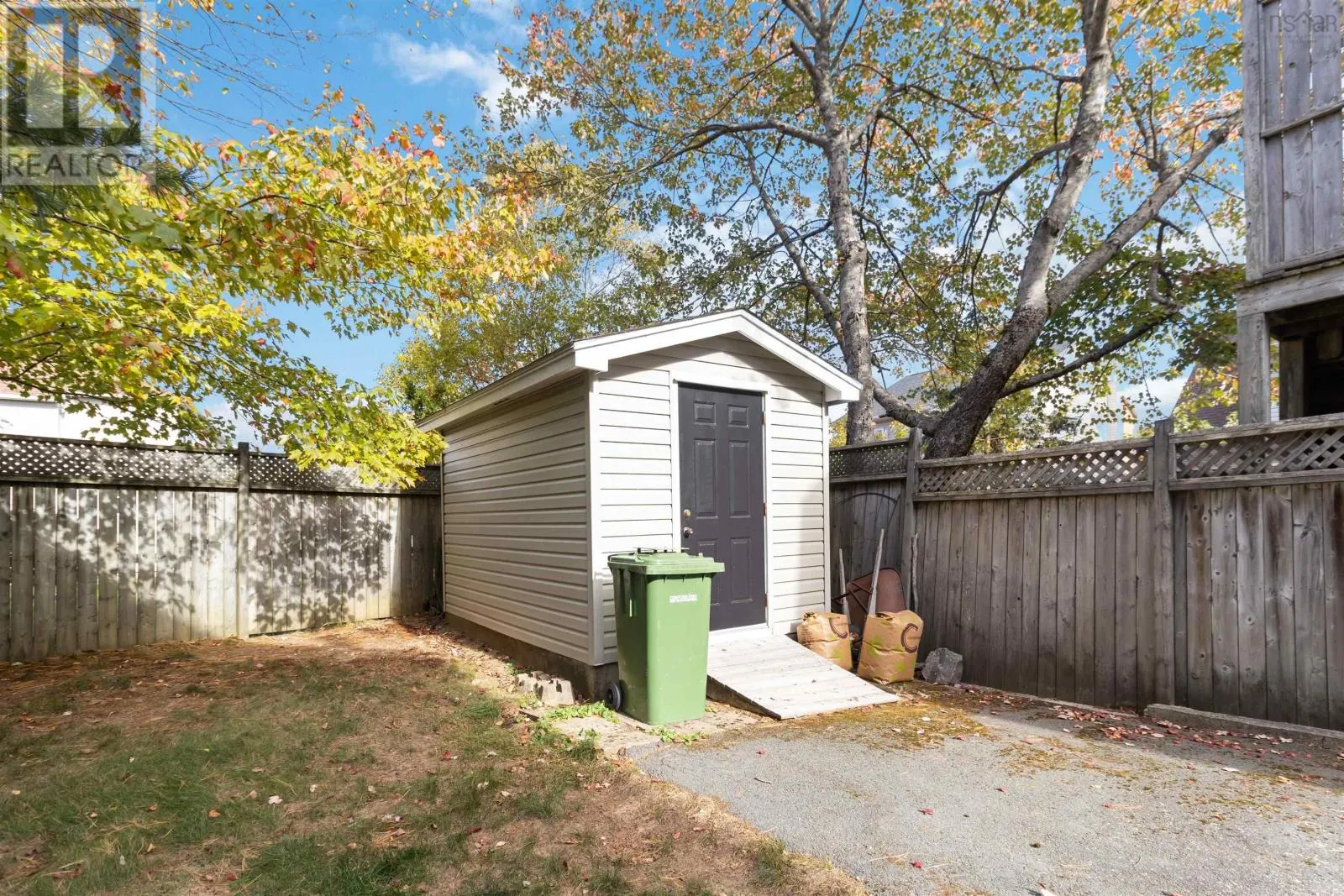 5 Roxham Close