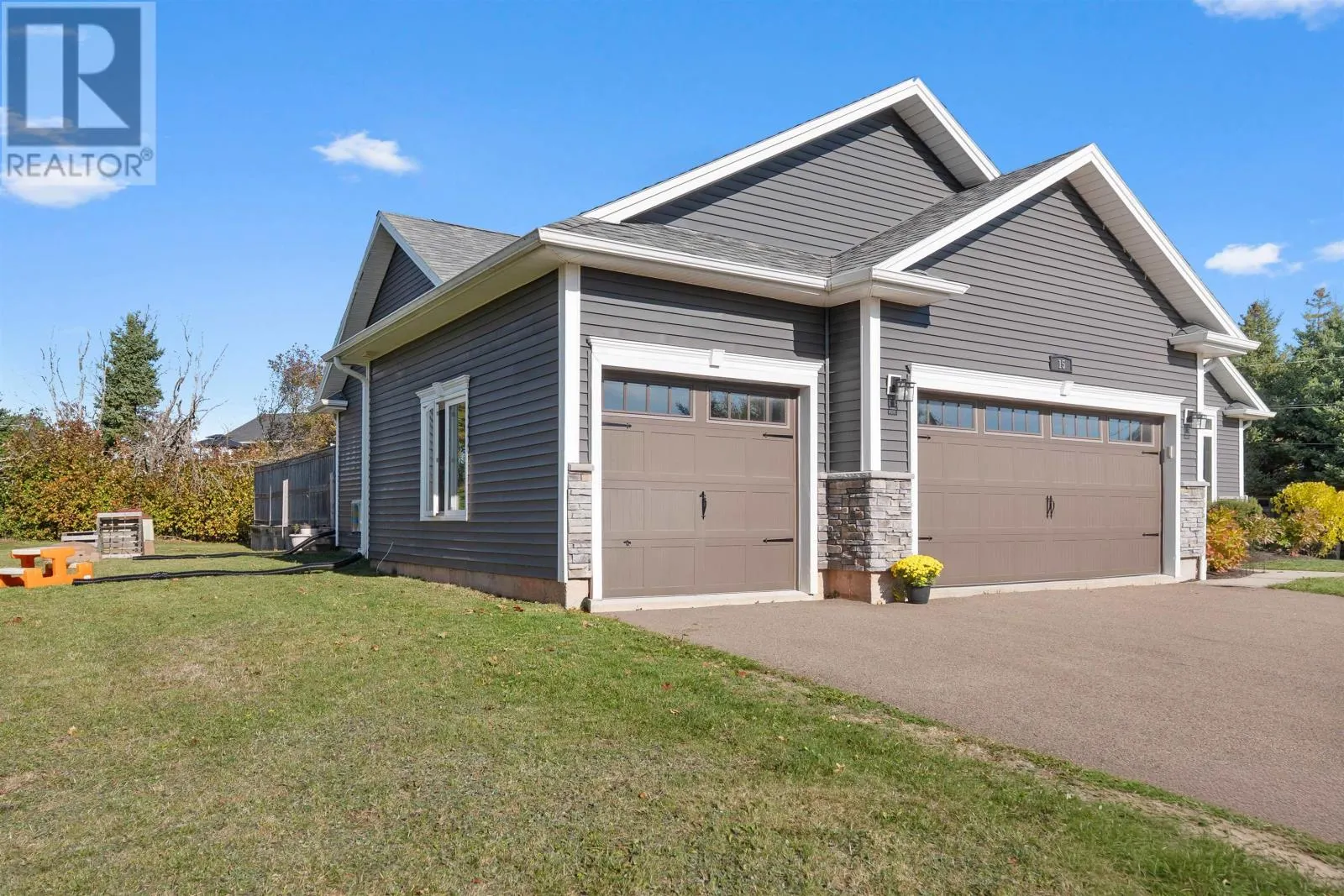 15 Parricus Mead Drive