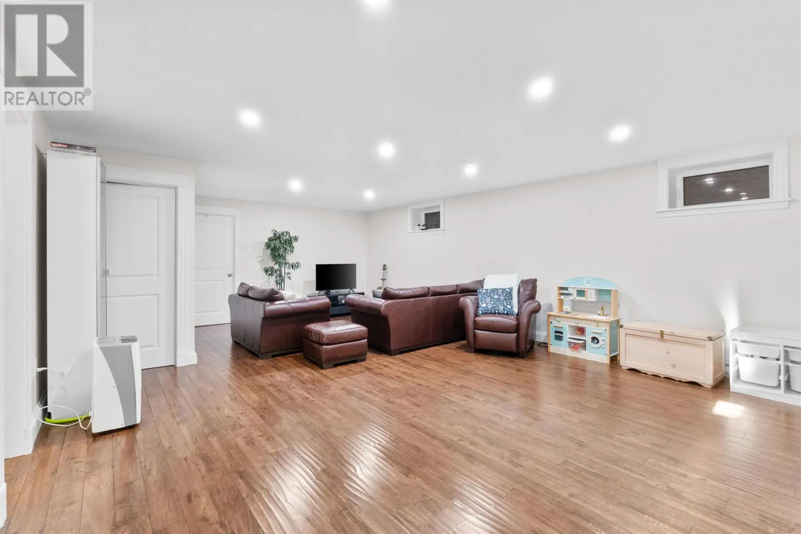 15 Parricus Mead Drive