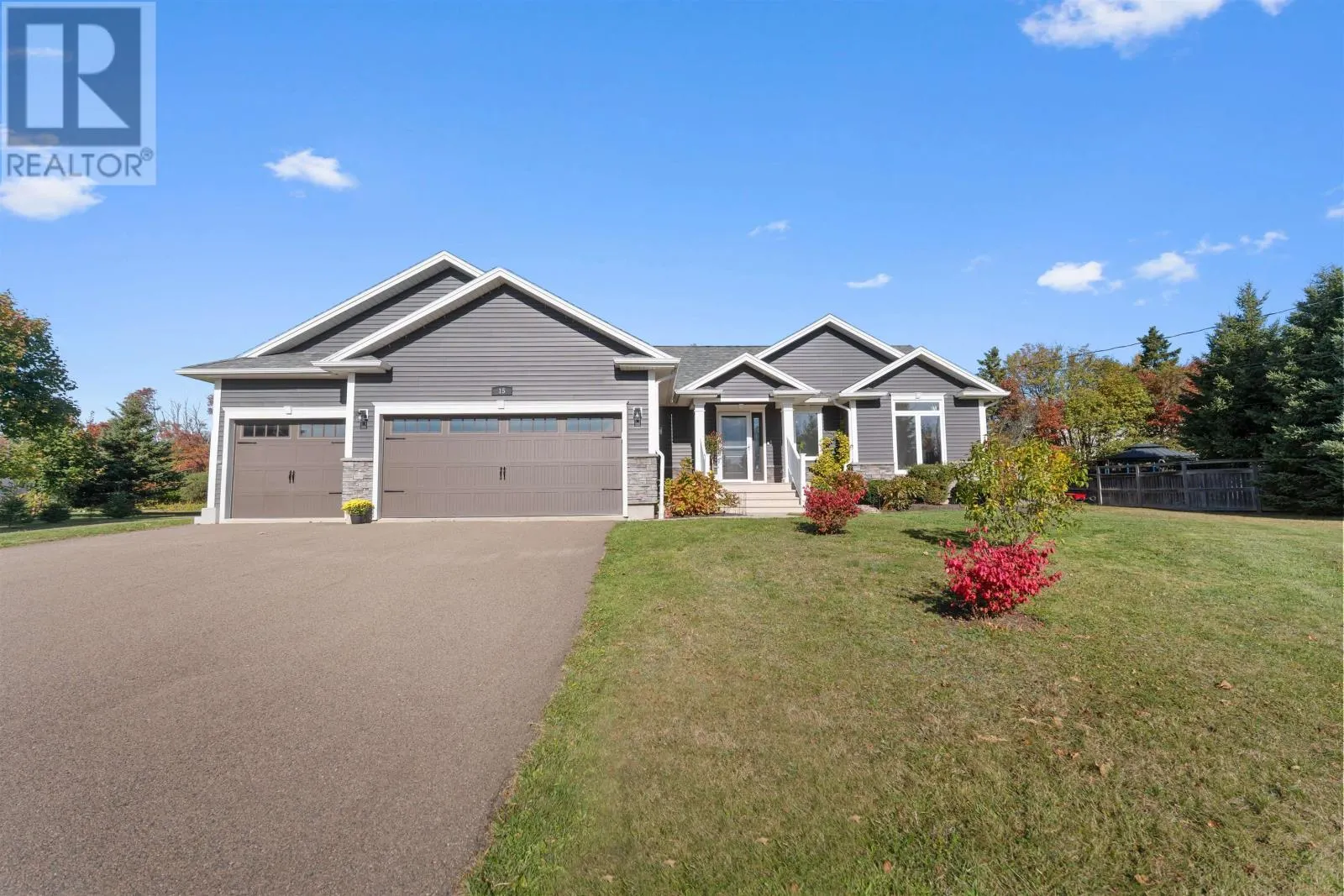 15 Parricus Mead Drive