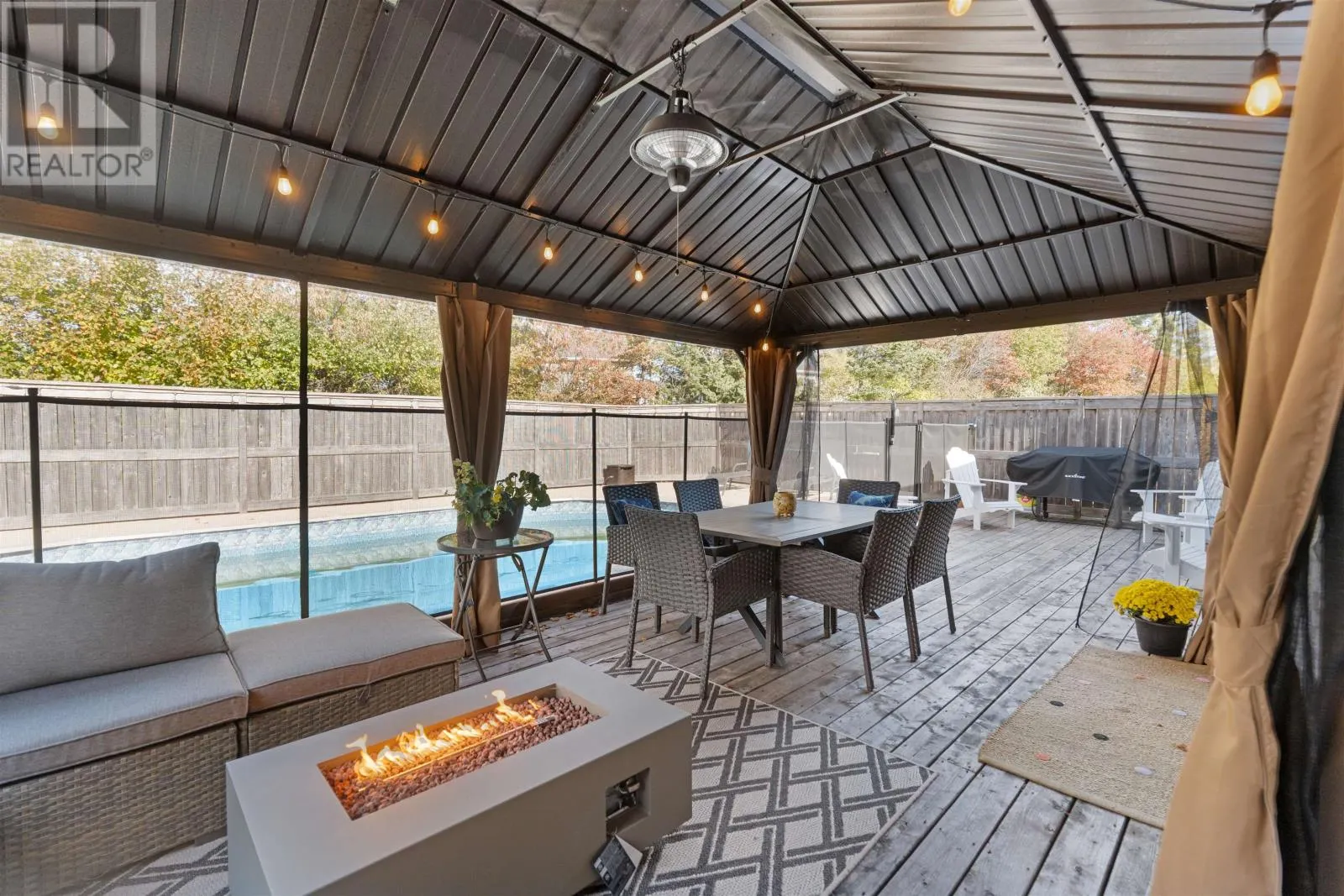 15 Parricus Mead Drive