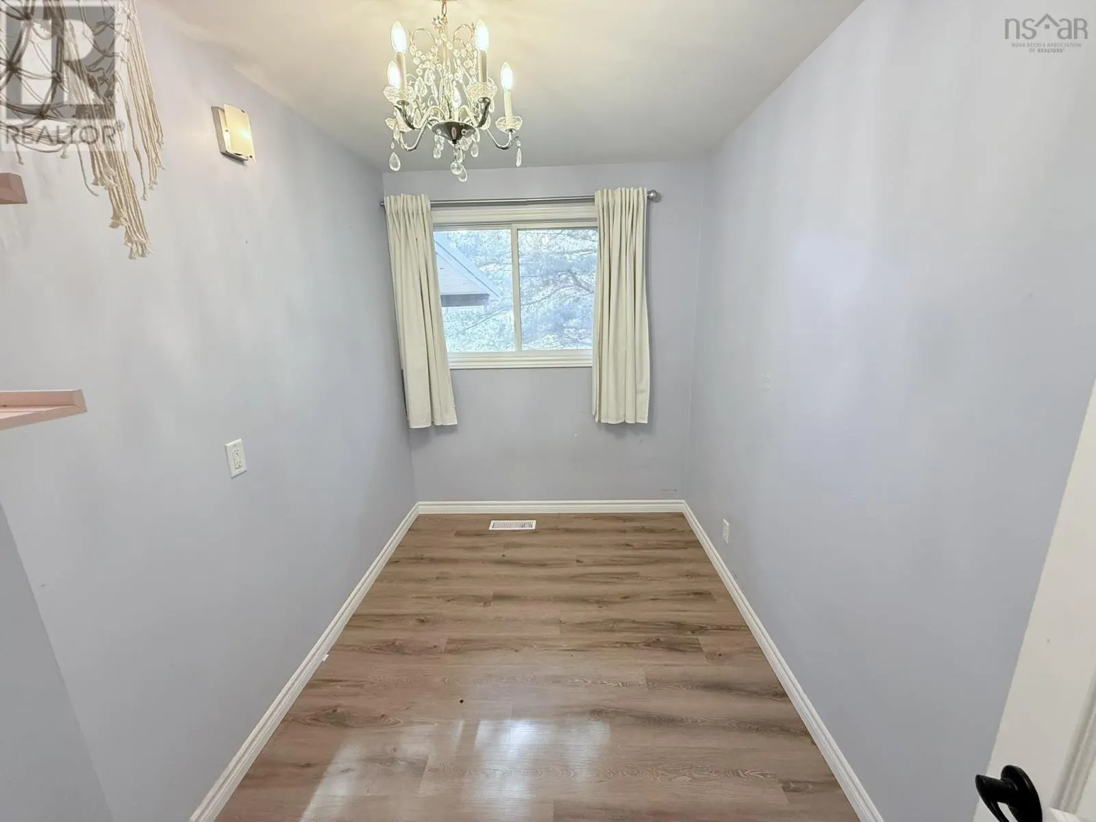 84 ROOSEVELT Avenue
