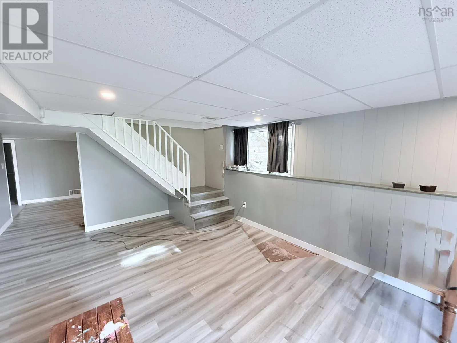 84 ROOSEVELT Avenue