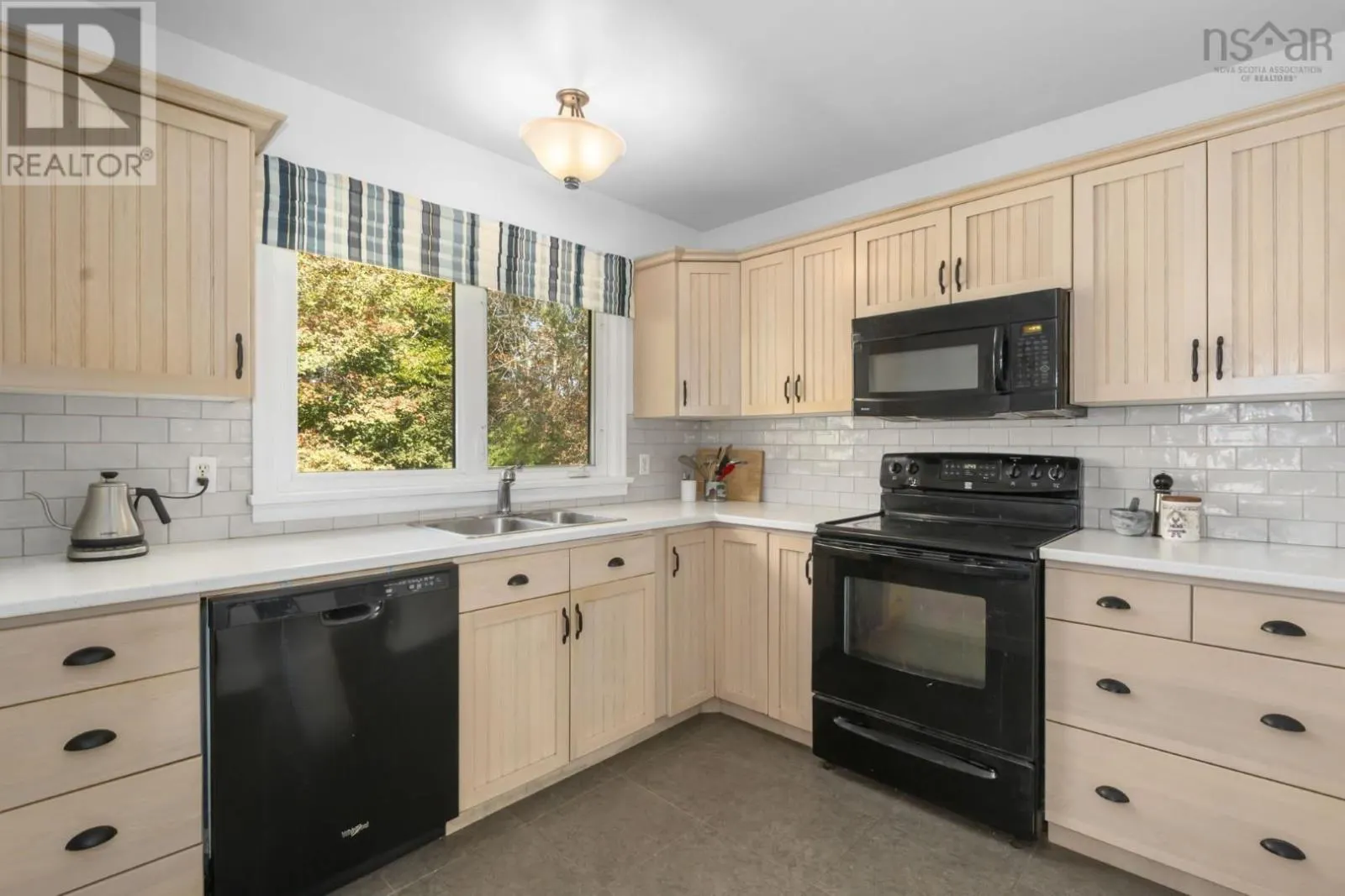 10 Ellenvale Avenue