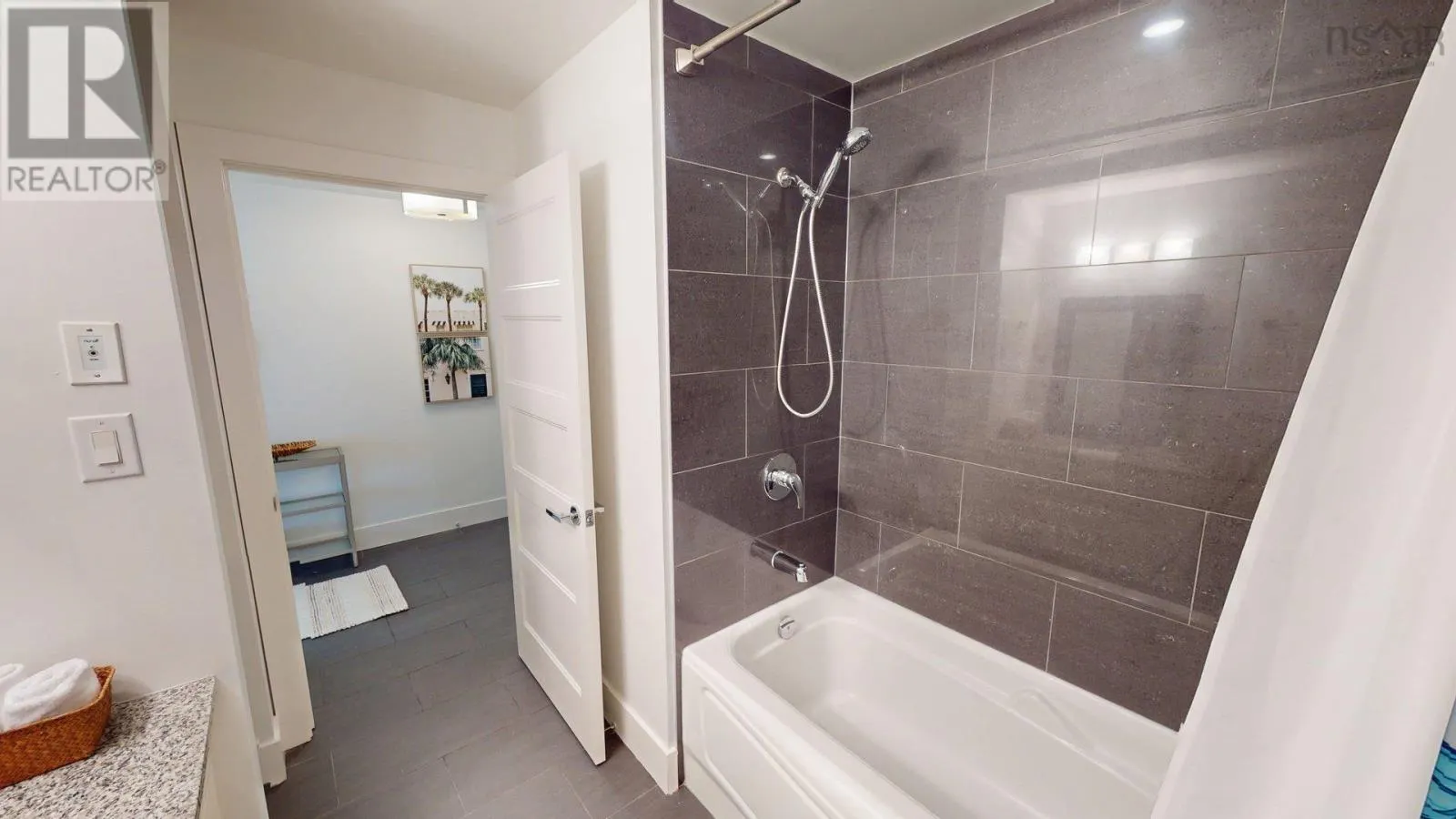 504 15 Kings Wharf Place