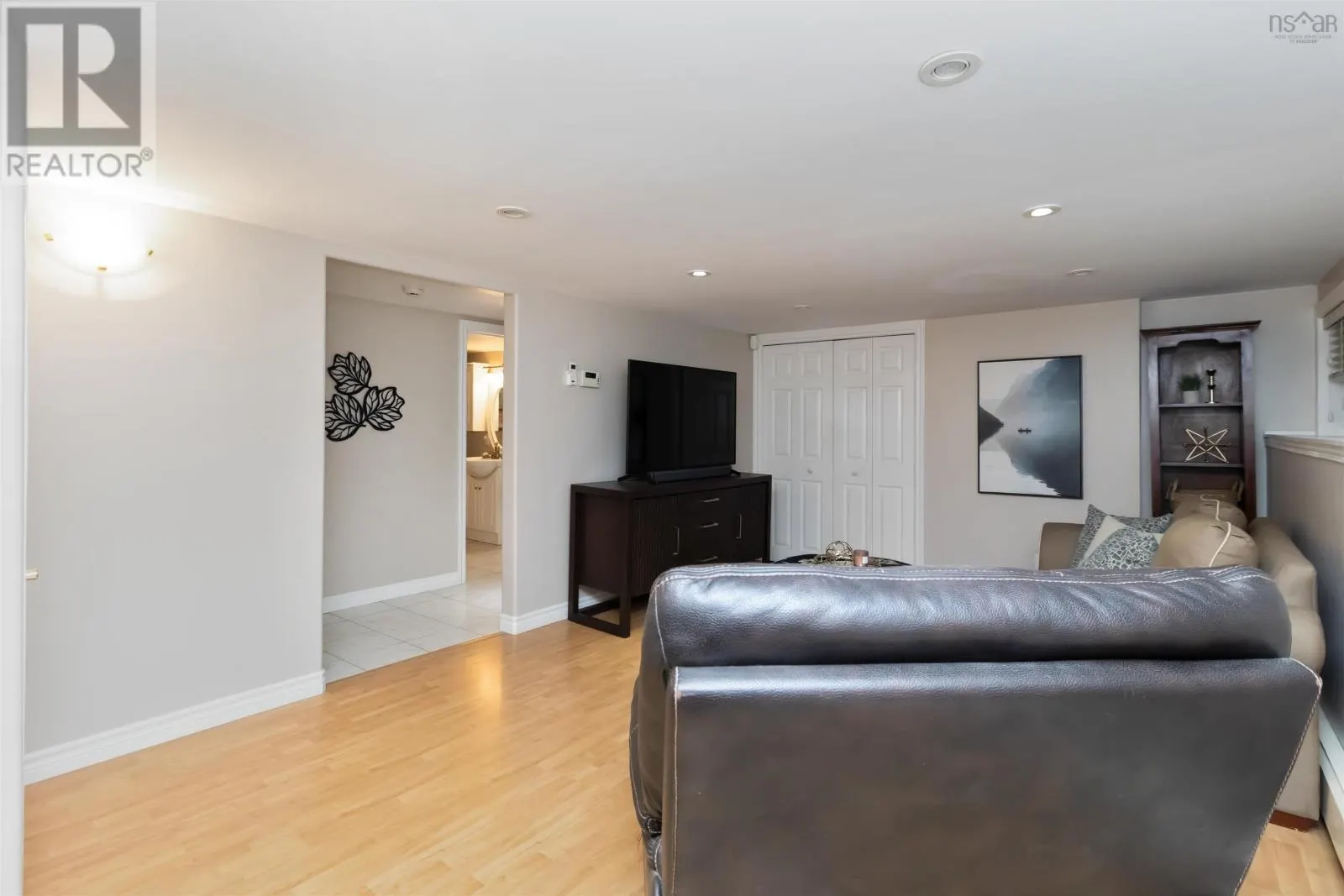 160 Rosedale Avenue
