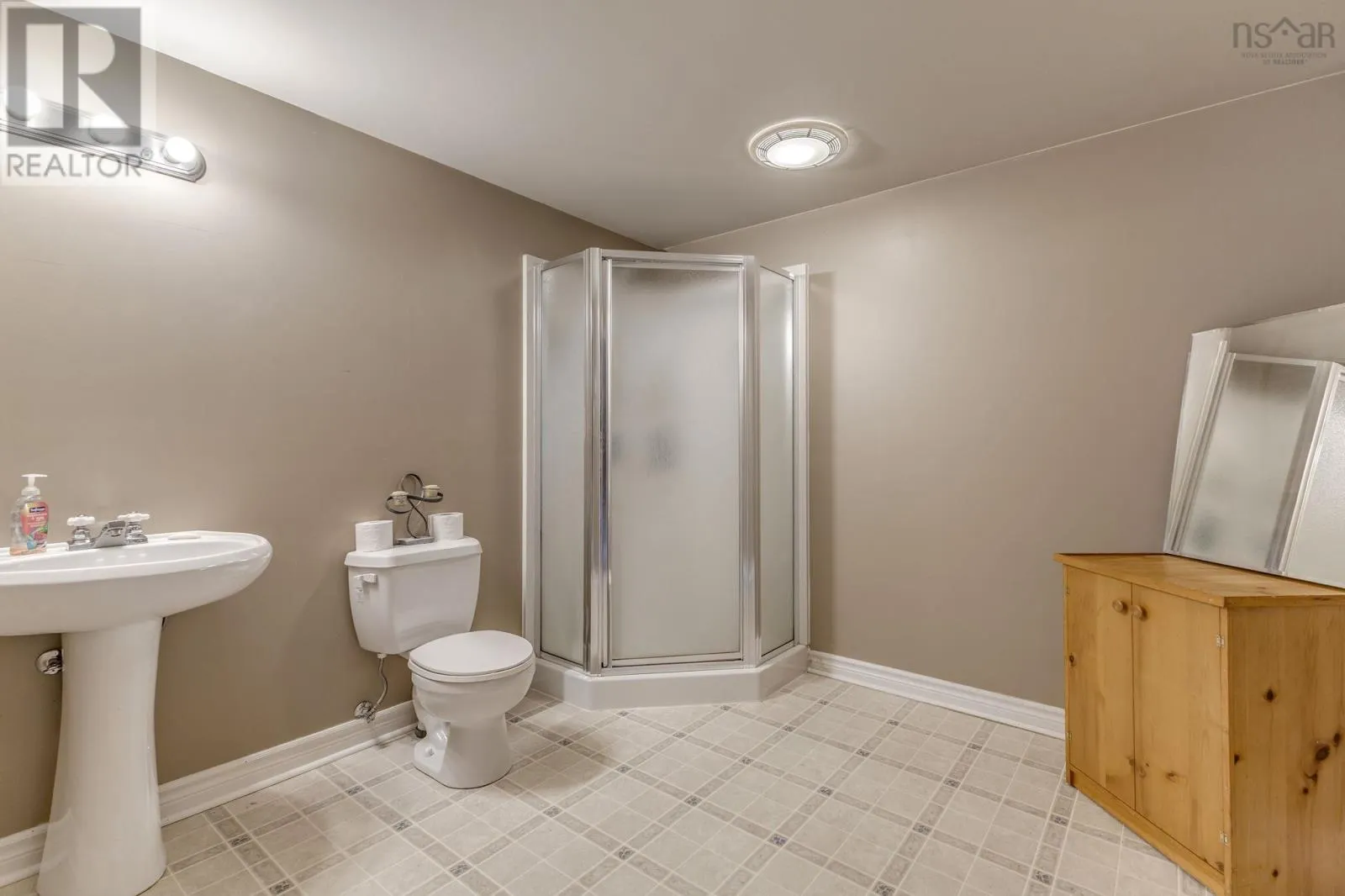 228 Greenhill Road