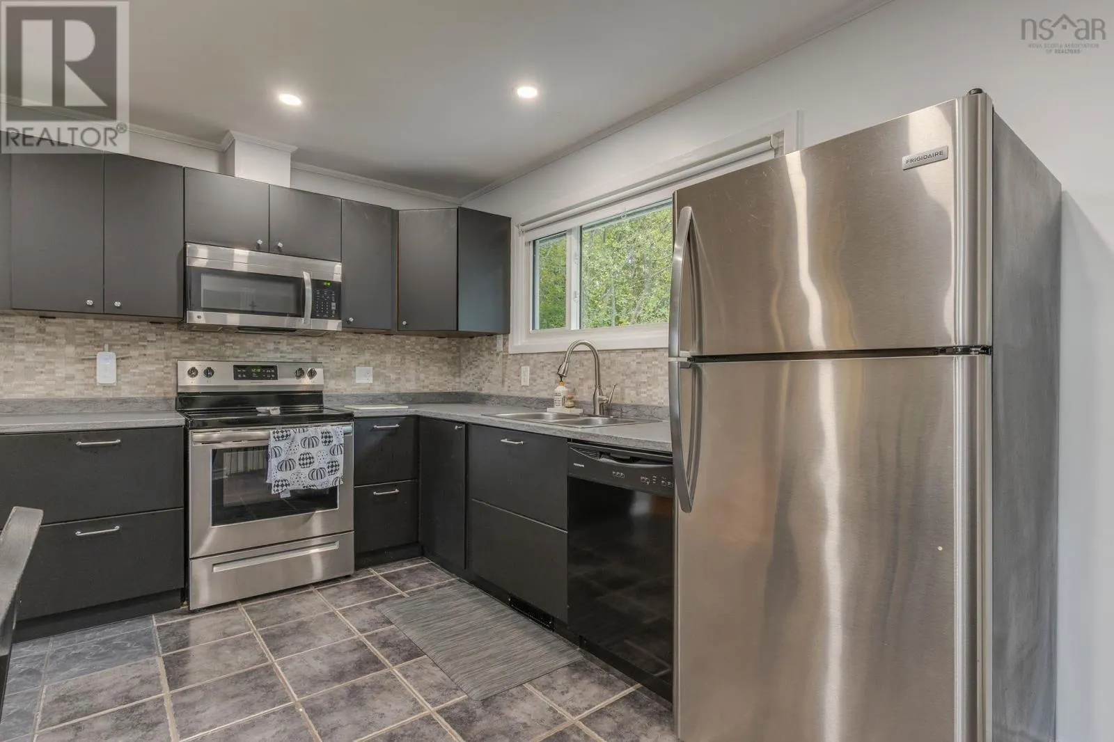 121 Hillsboro Drive