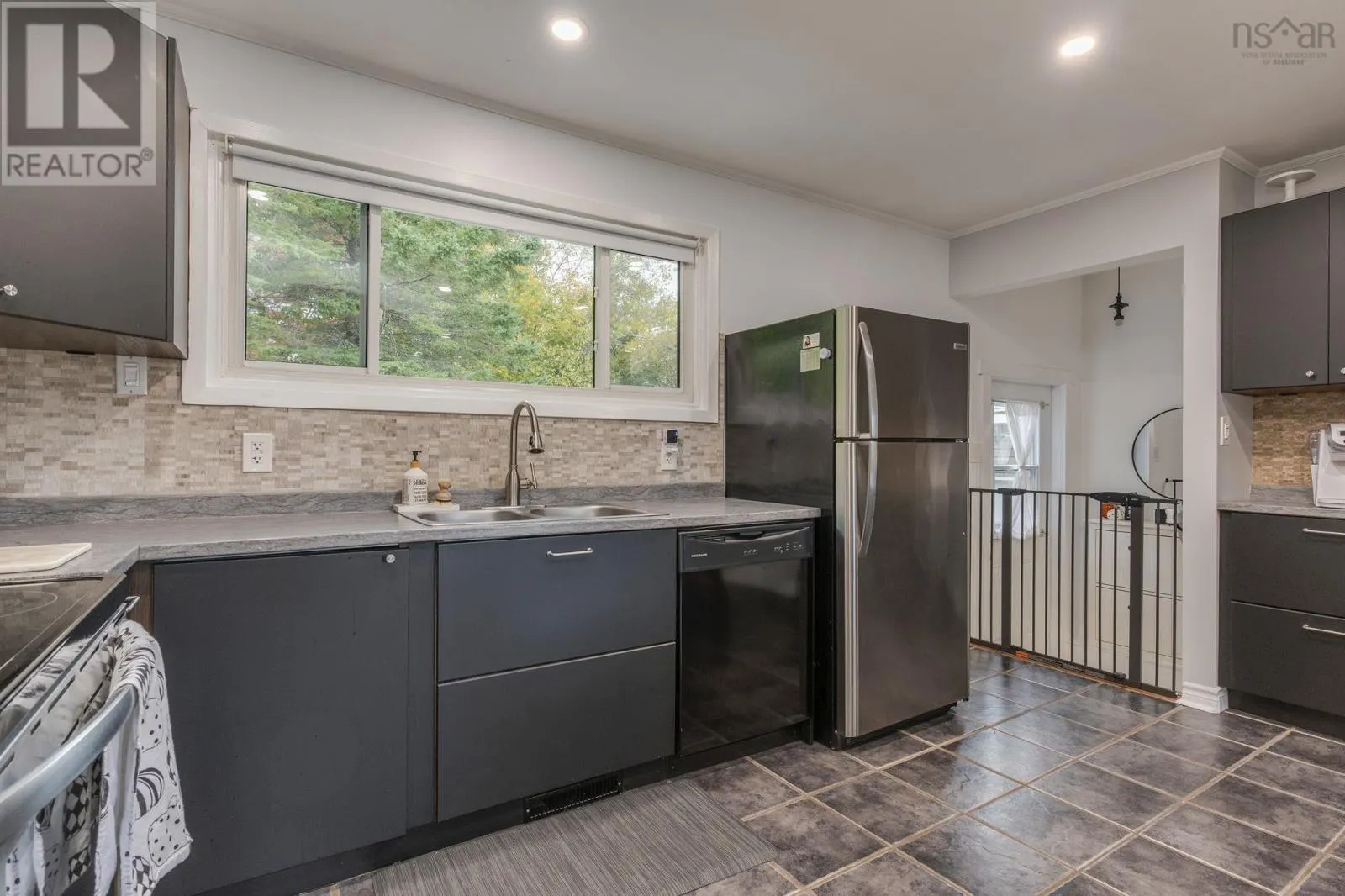 121 Hillsboro Drive
