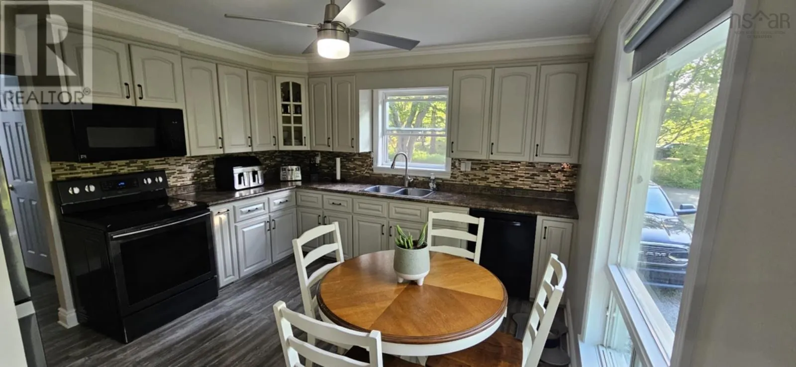 202 Saunders Road