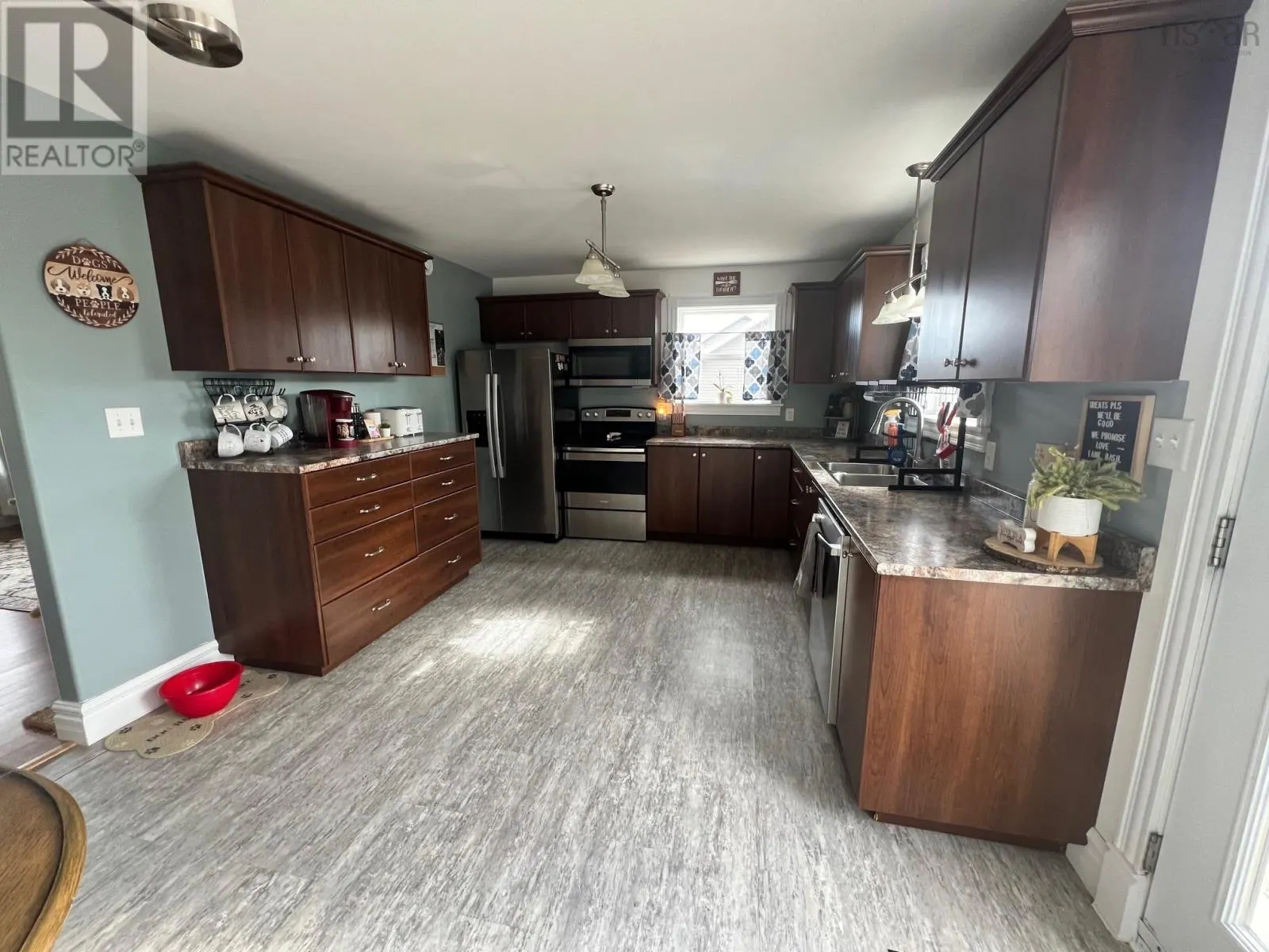 6 Roslindale Drive