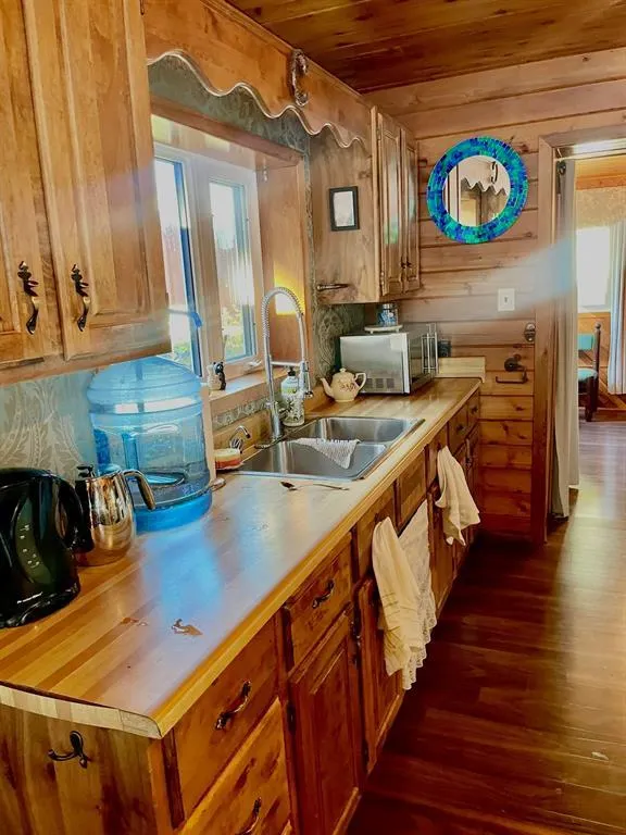 9 Anderson Bay