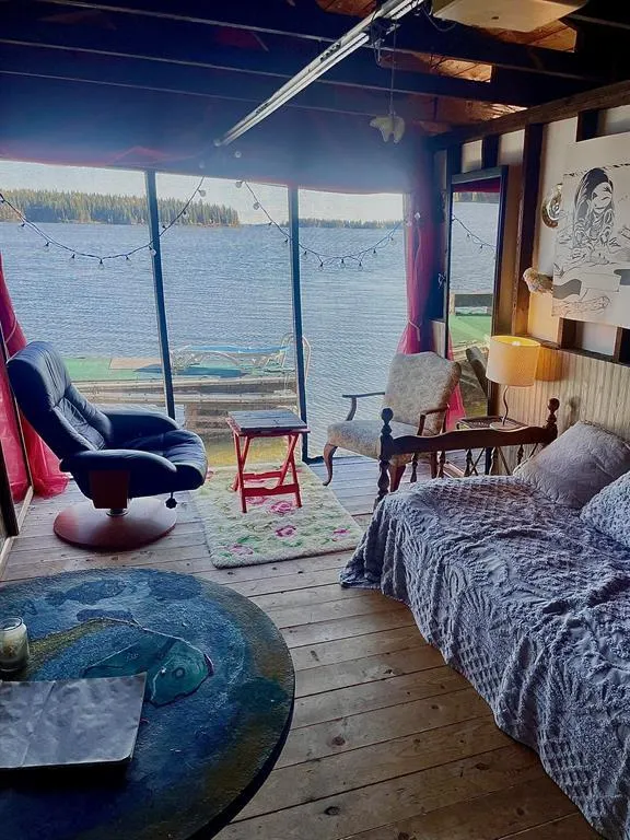 9 Anderson Bay