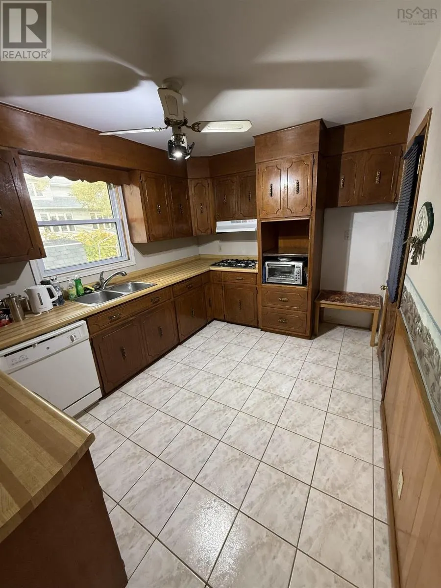 130 Upper Mclean Street