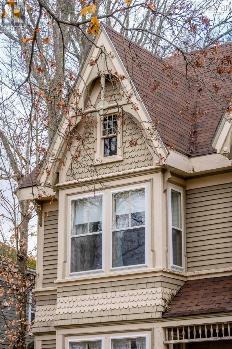 359 Granville Street E
