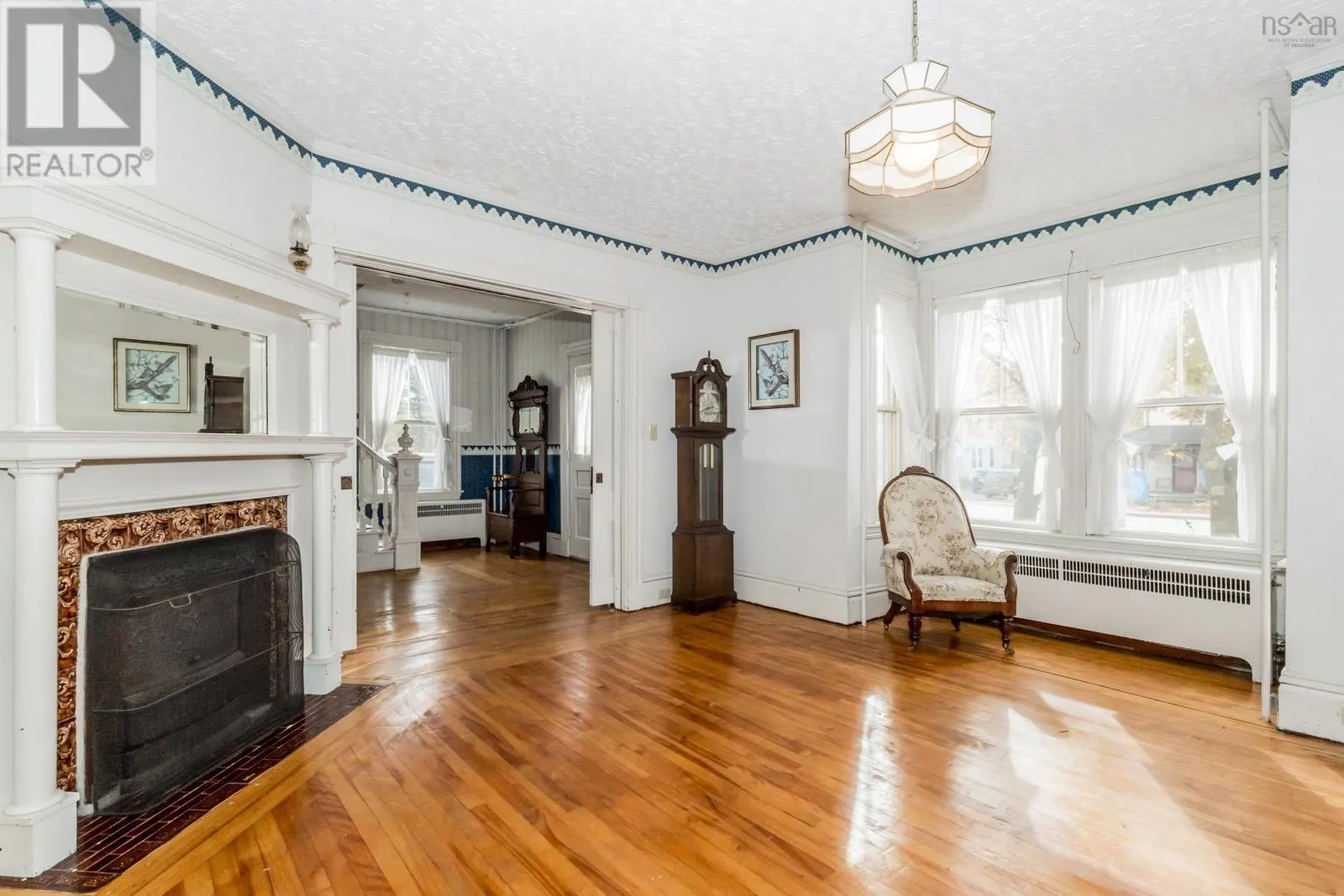 359 Granville Street E