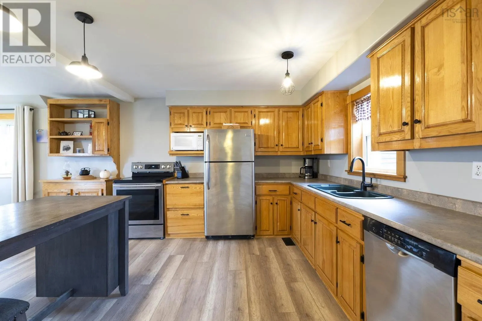 4730 East River East Side Road