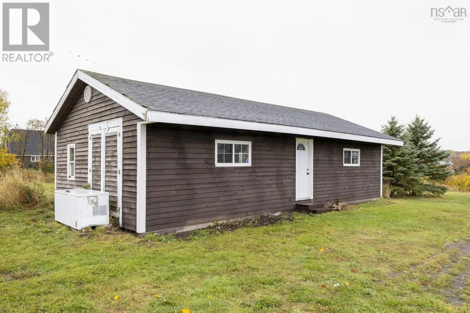 4730 East River East Side Road