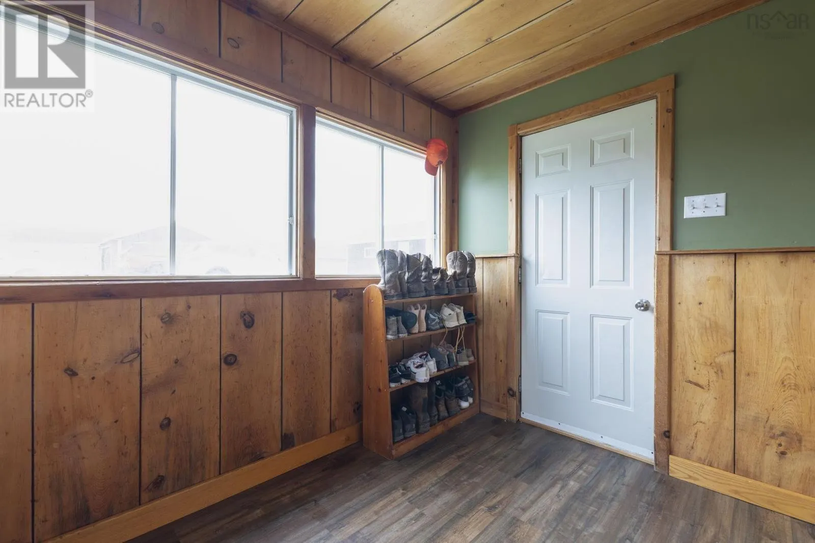 4730 East River East Side Road